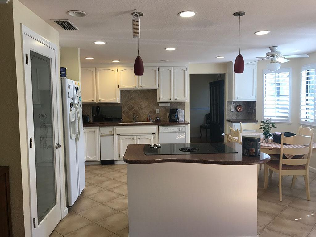 Mom�s House Cleaning residential and commercial cleaning